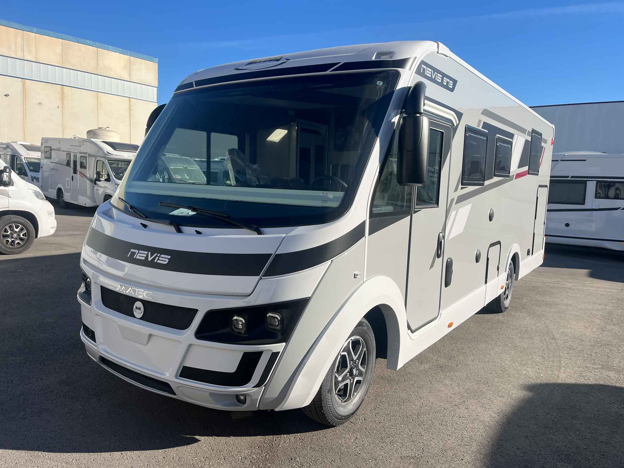 MCLOUISNEVIS 879 